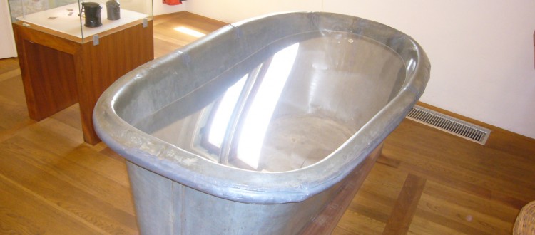 19th century bathtub made of zinc!!!